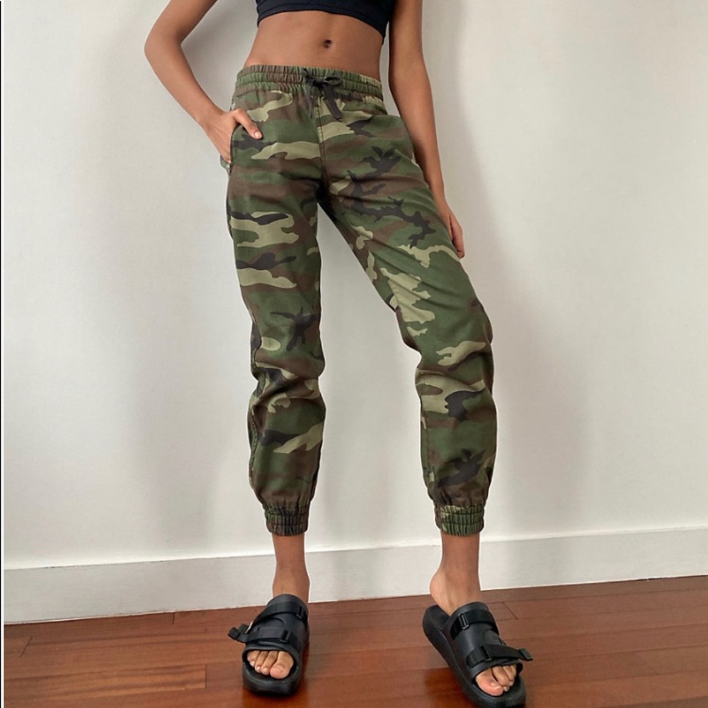 TNA Camouflage Alix pant